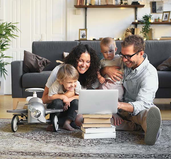 Un couple et ses deux enfants